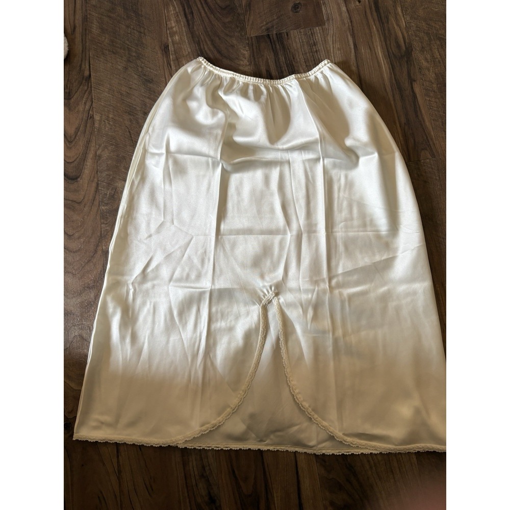 Warners Vintage Dress Slip Sz Medium 27" Length 80s Lingerie Soft Ivory